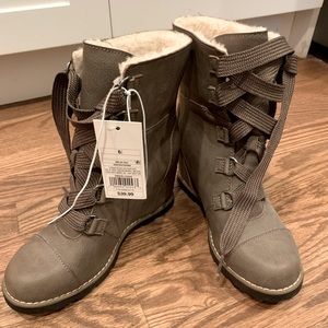 NWT Universal Thread platform boot